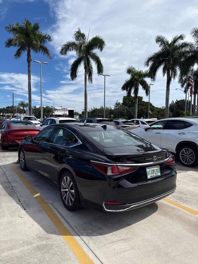 Used 2020 Lexus ES 300h w/ Premium Package FWD image 8