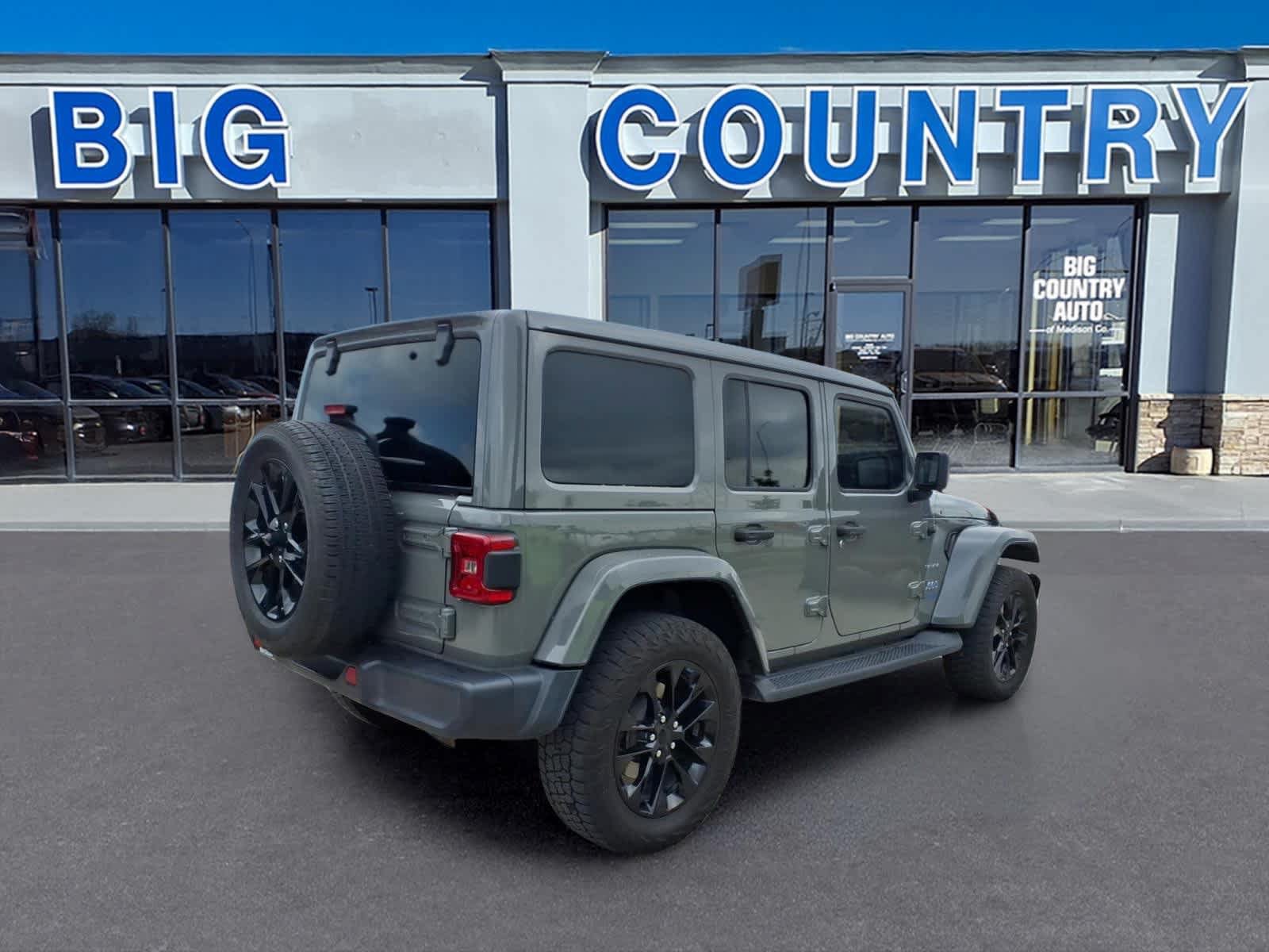 Used 2022 Jeep Wrangler Unlimited Sahara w/ Cold Weather Group AWD/4WD image 6