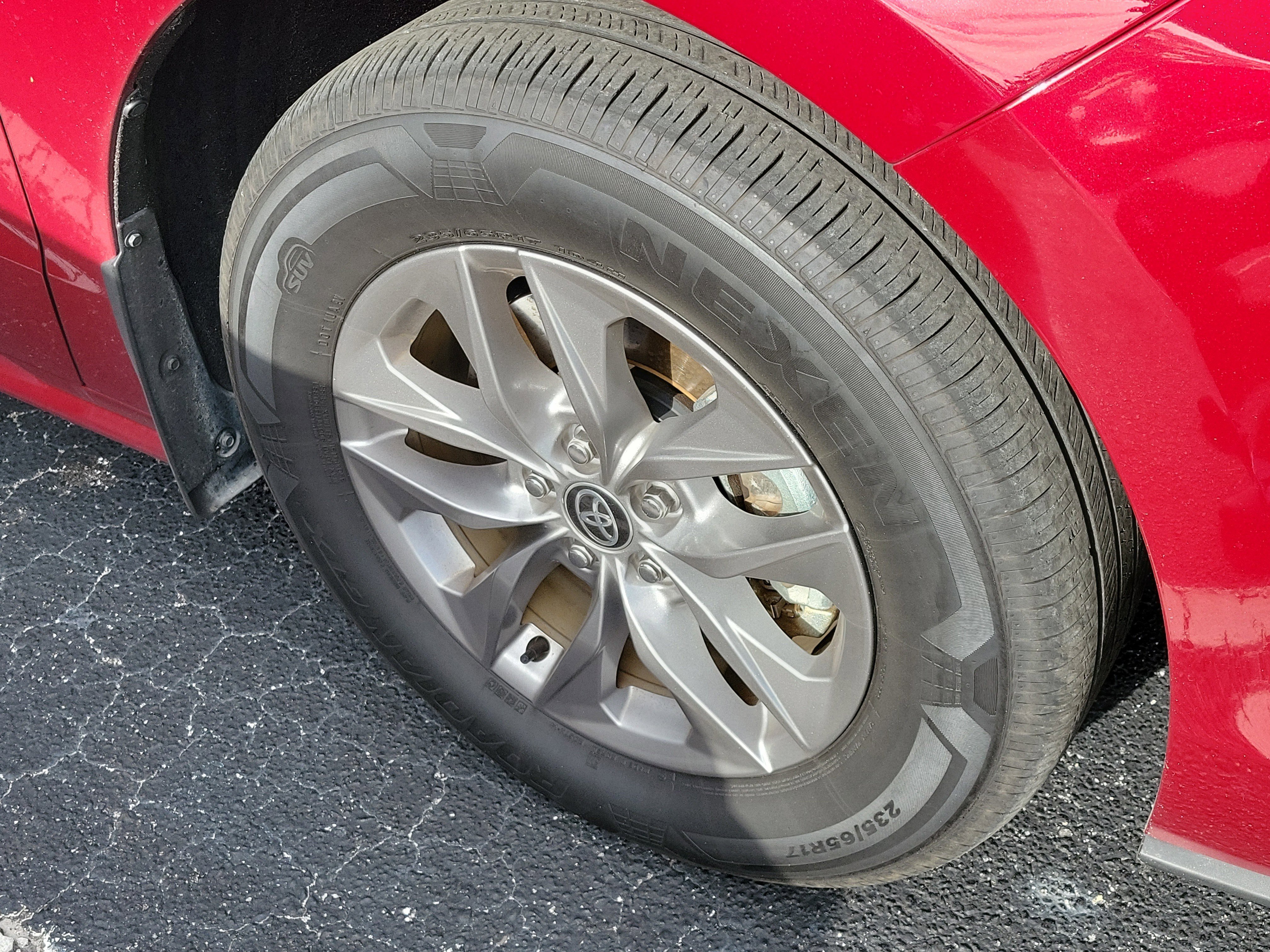 Used 2025 Toyota Sienna XLE image 8