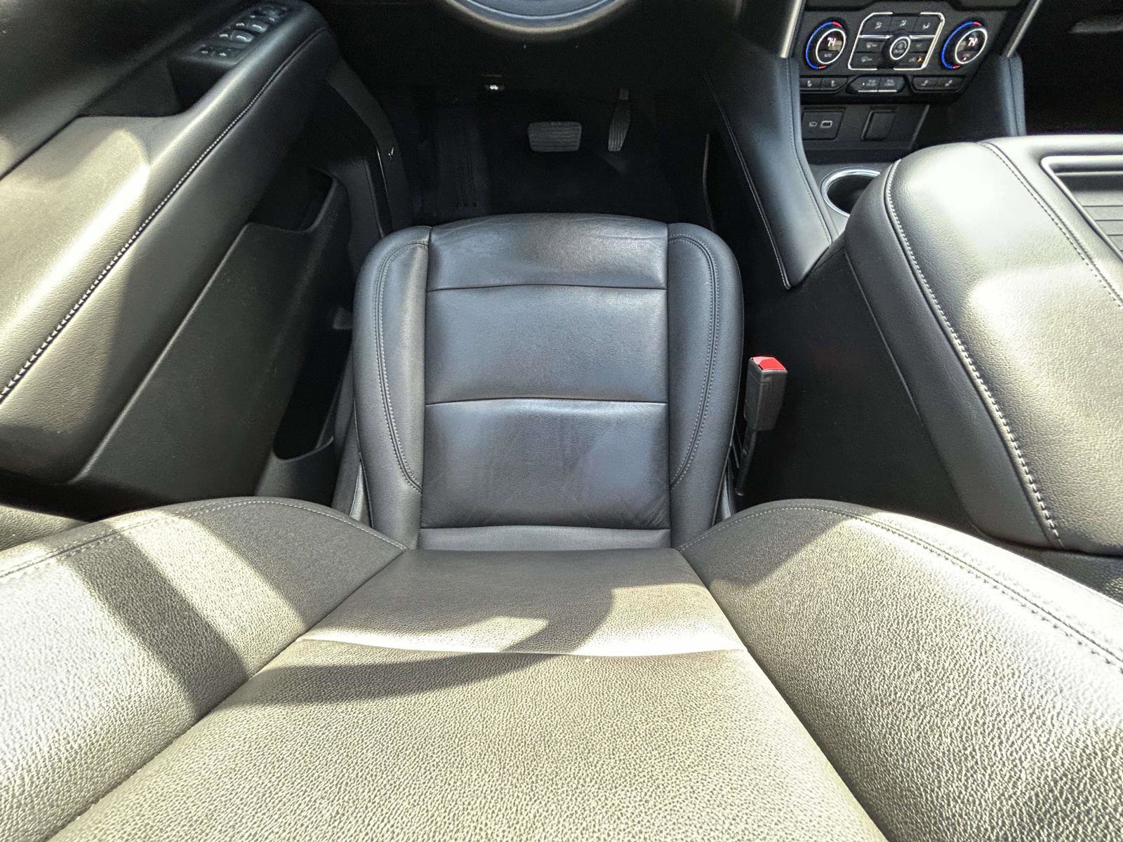 Used 2022 Chevrolet Suburban Z71 w/ Luxury Package image 14