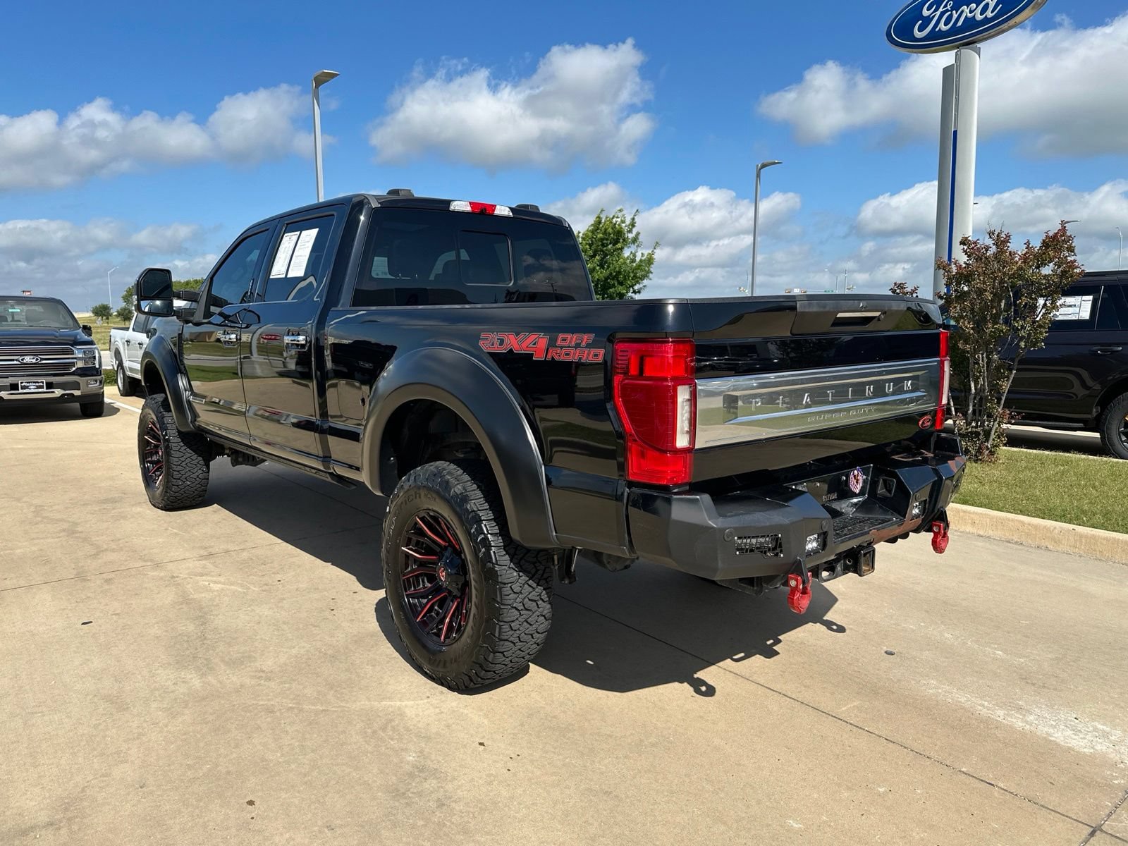 Used 2020 Ford F250 Platinum w/ FX4 Off-Road Package AWD/4WD image 4