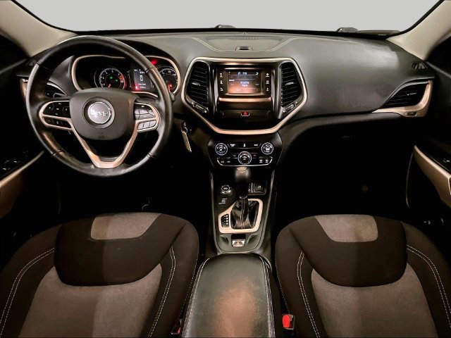 Used 2018 Jeep Cherokee Latitude w/ Cold Weather Group AWD/4WD image 15