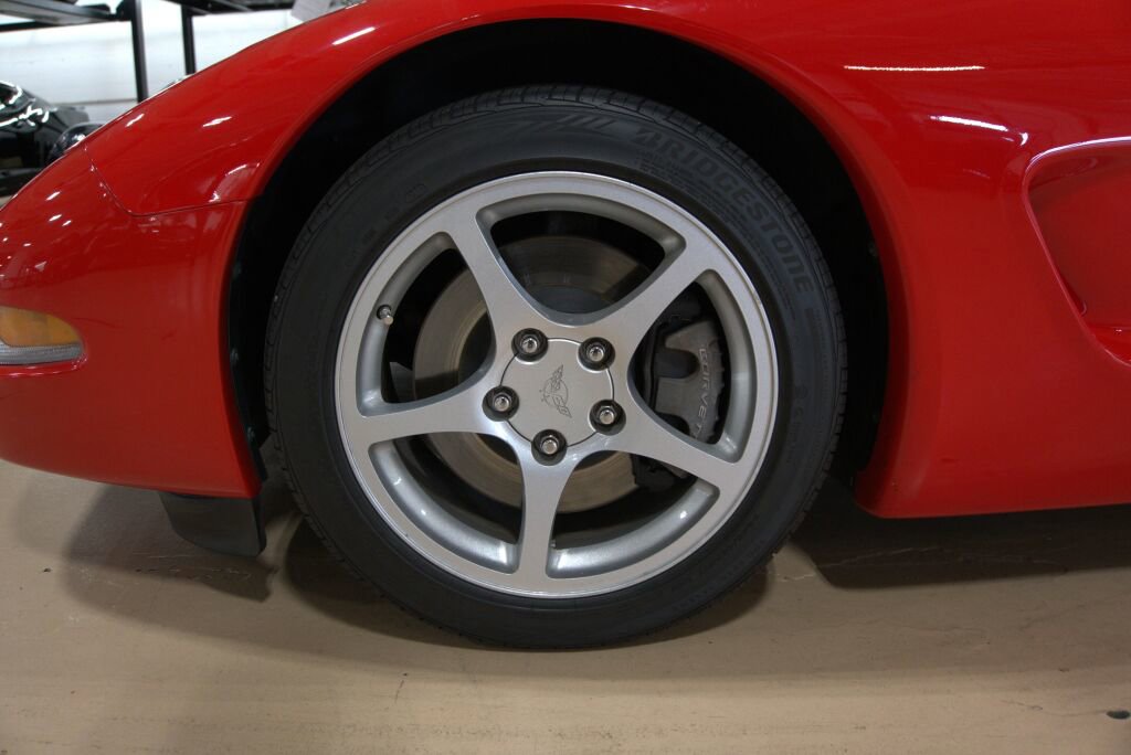 Used 2000 Chevrolet Corvette Coupe w/ Roof Pkg image 25