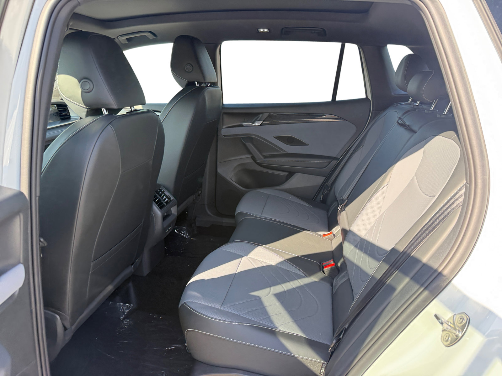 New 2026 Volkswagen Tiguan SE R-Line AWD/4WD image 16
