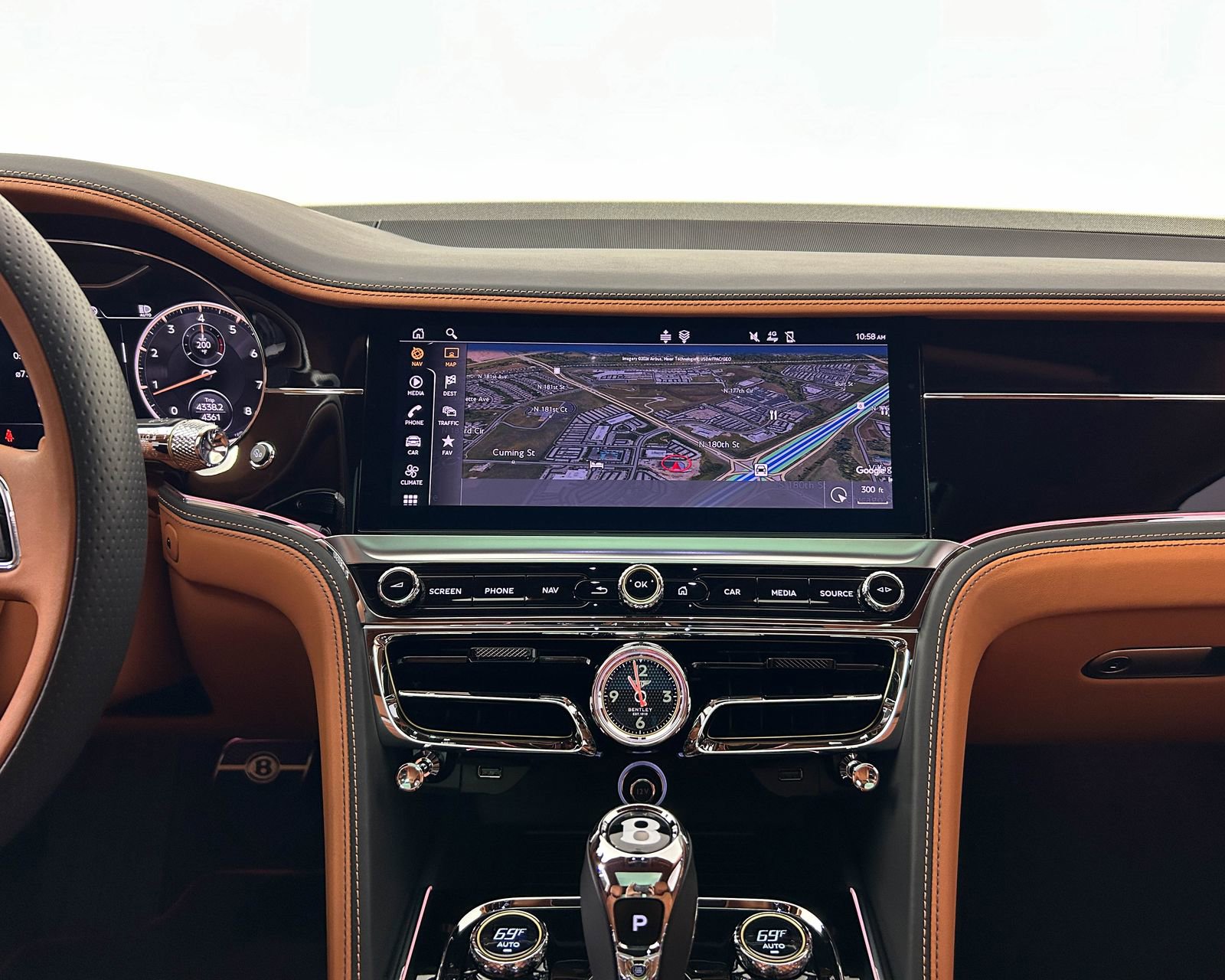 Used 2024 Bentley Flying Spur V8 image 23