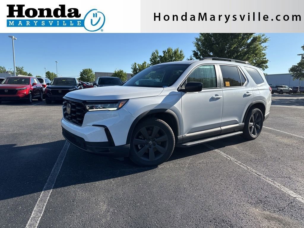Used 2025 Honda Pilot Sport image 1