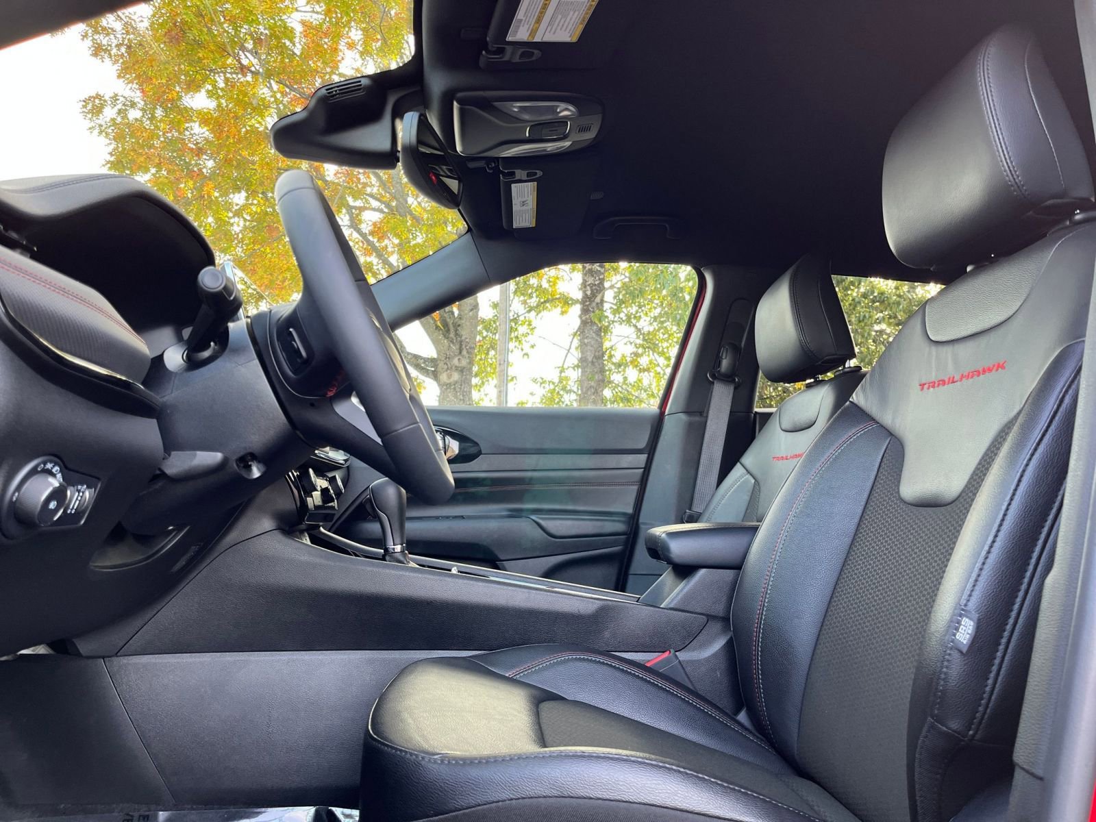 Used 2025 Jeep Compass Trailhawk image 27