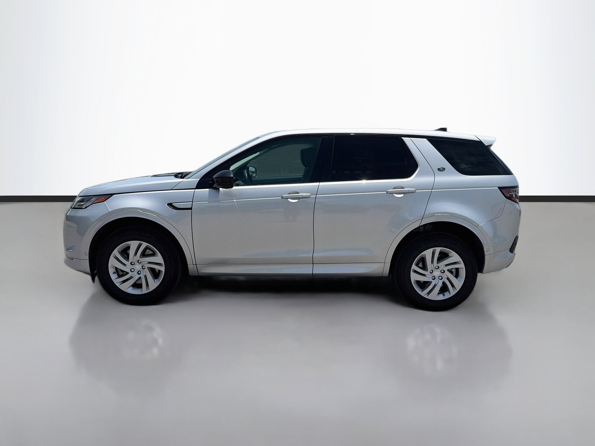 Used 2025 Land Rover Discovery Sport S AWD/4WD image 2