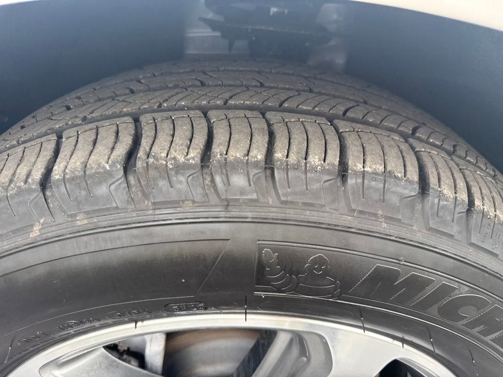 Used 2024 Ford Edge SEL w/ Convenience Package image 16