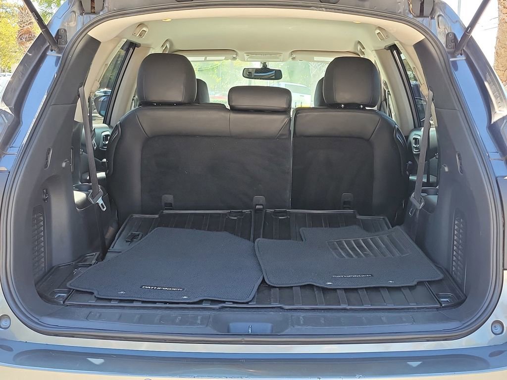 Used 2017 Nissan Pathfinder SV image 9