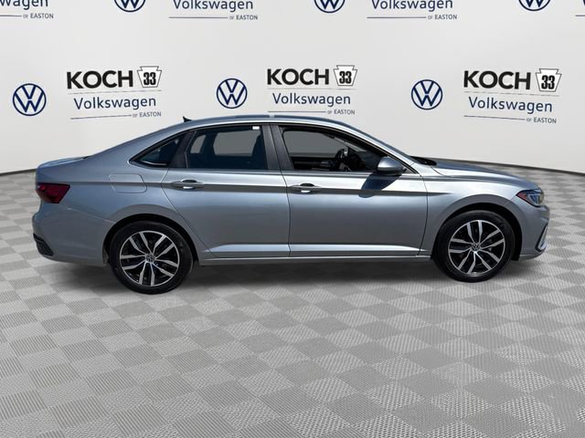 Used 2025 Volkswagen Jetta SE image 9