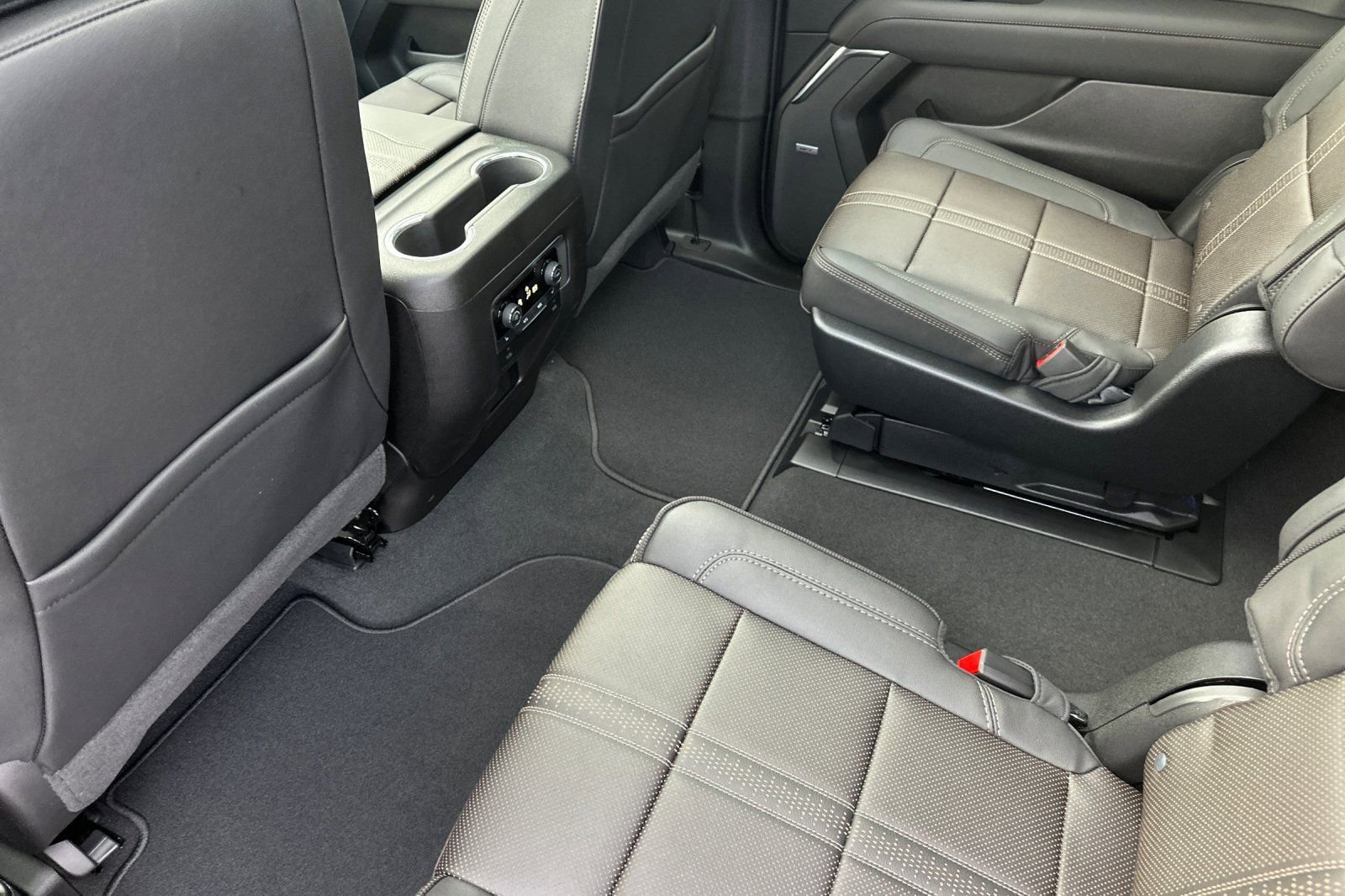 New 2026 Chevrolet Suburban High Country image 13