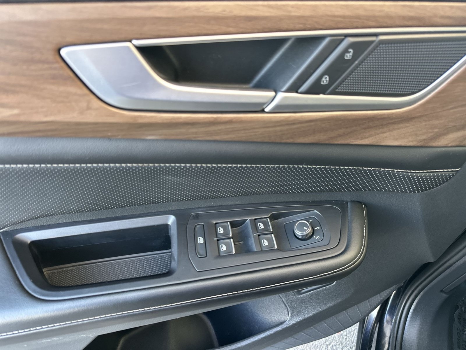 Used 2024 Volkswagen Atlas SE FWD image 23