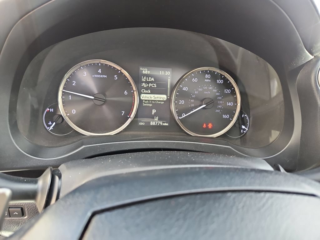 Used 2017 Lexus IS 200t w/ Navigation System Package RWD image 15