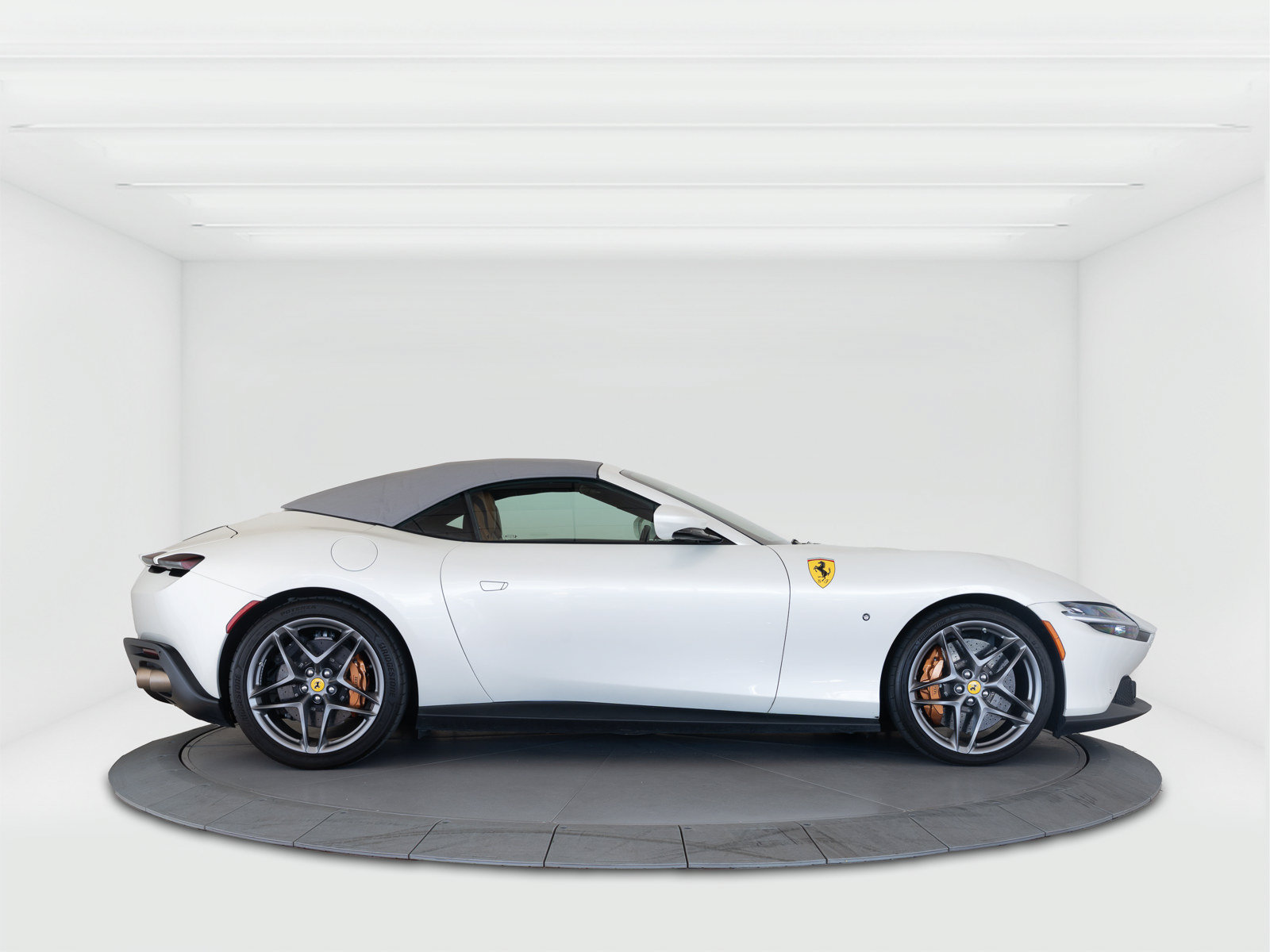 Used 2024 Ferrari Roma Spider RWD image 6