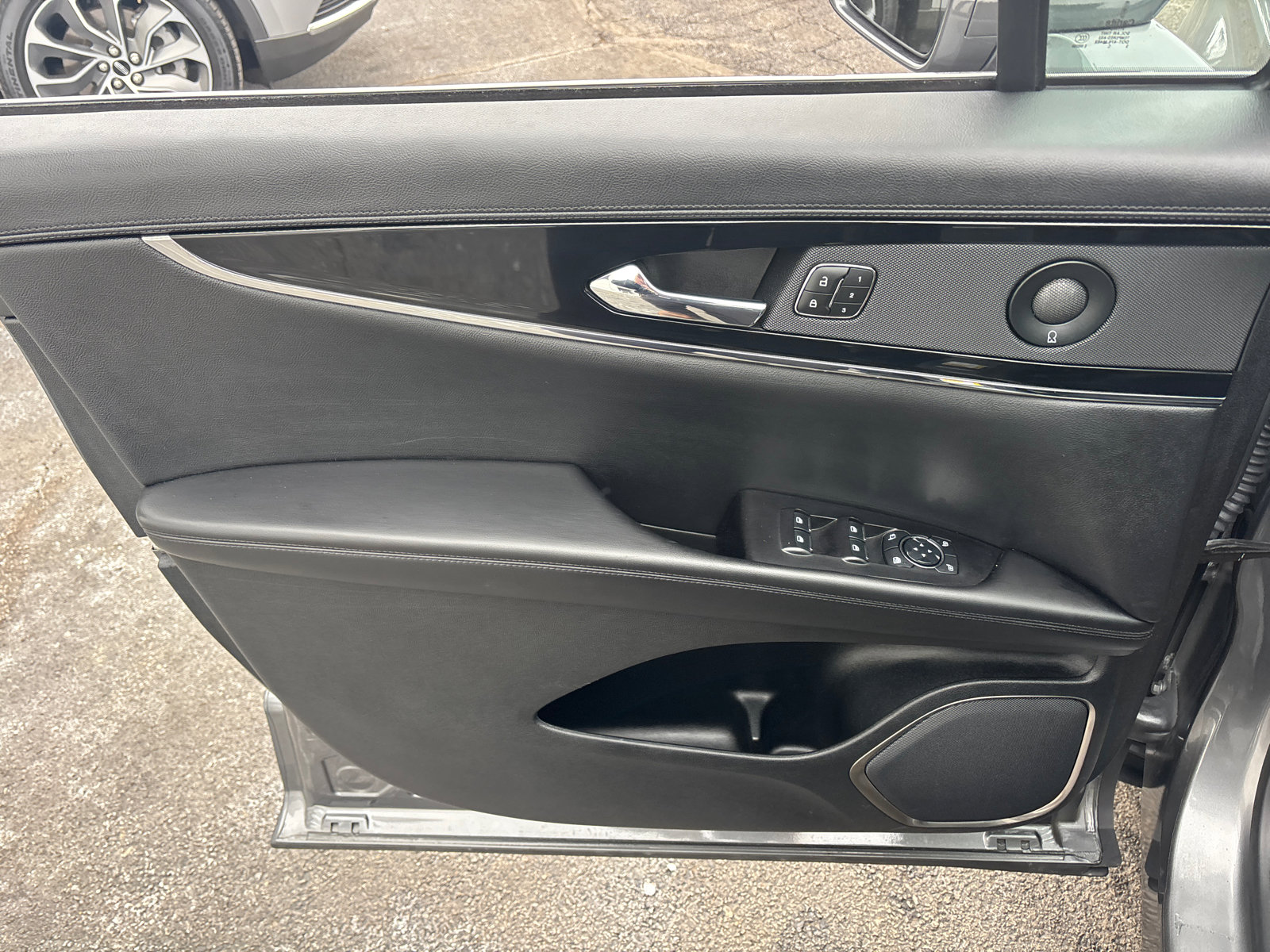 Certified 2023 Lincoln Nautilus Reserve w/ Equipment Group 201A image 11