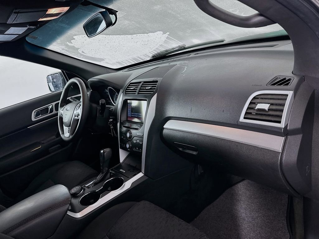 Used 2015 Ford Explorer XLT w/ Equipment Group 201B image 29