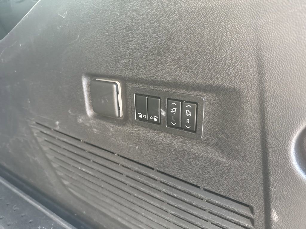 Used 2022 Chevrolet Suburban Z71 w/ Luxury Package image 6