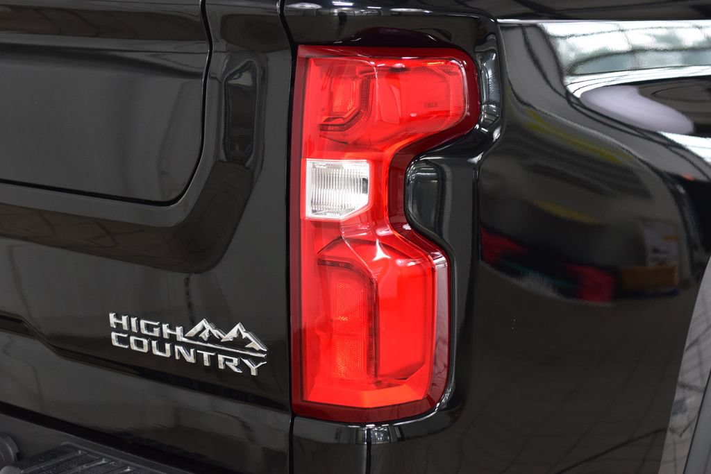 Used 2024 Chevrolet Silverado 2500 High Country w/ Technology Package AWD/4WD image 23