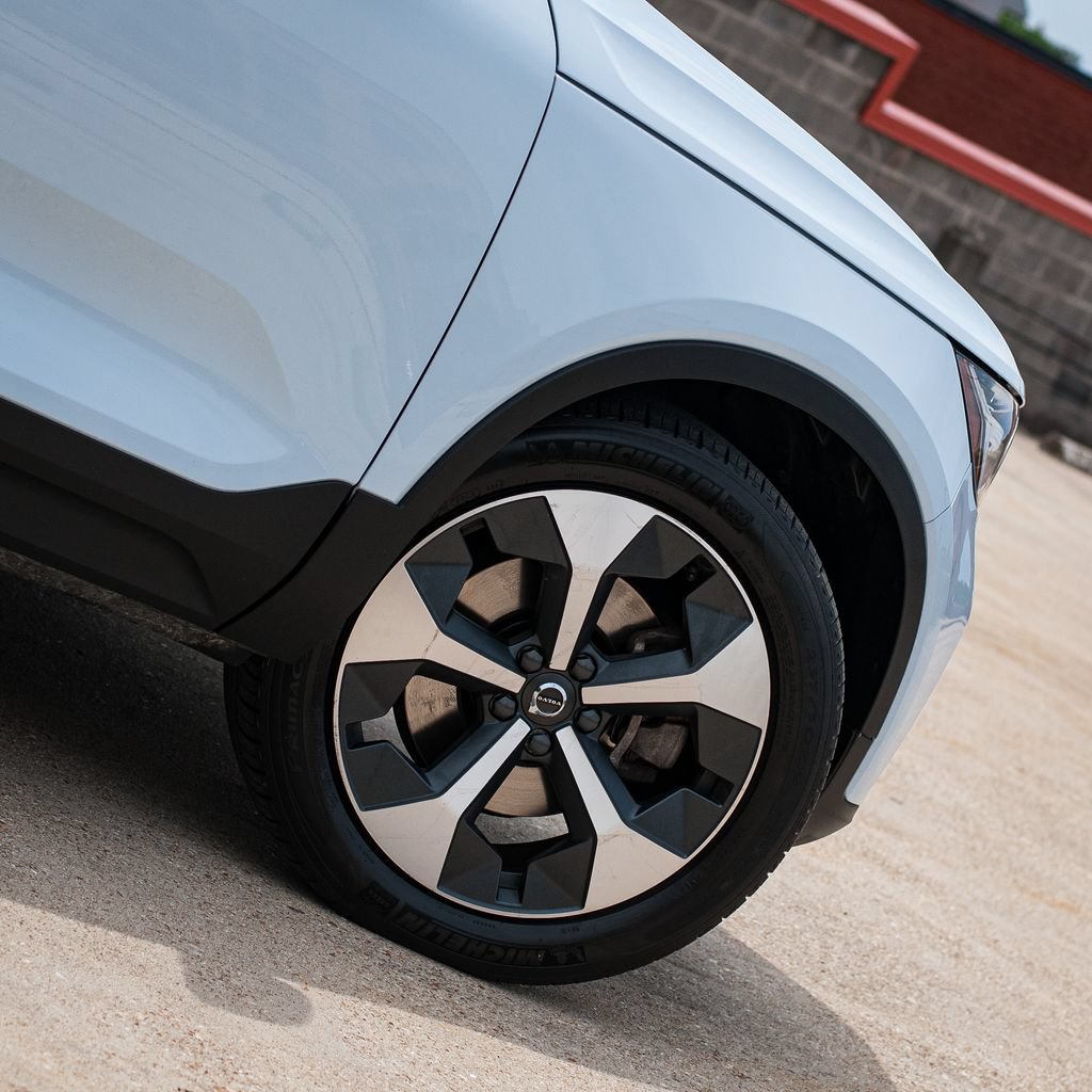 Certified 2024 Volvo XC40 B5 Core AWD/4WD image 7
