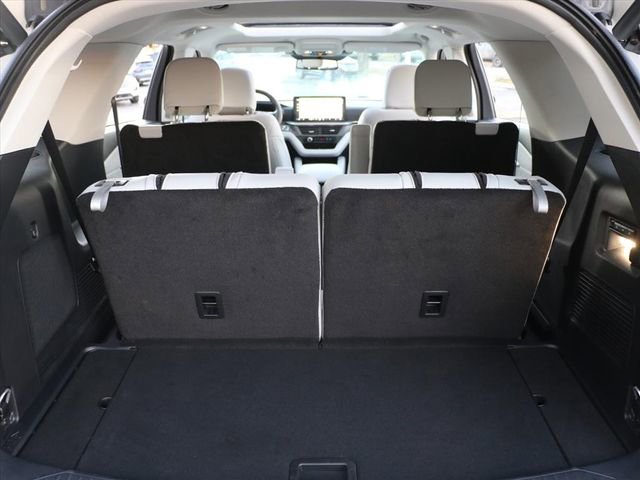 Used 2025 Ford Explorer Platinum w/ LUX Leather Package image 13