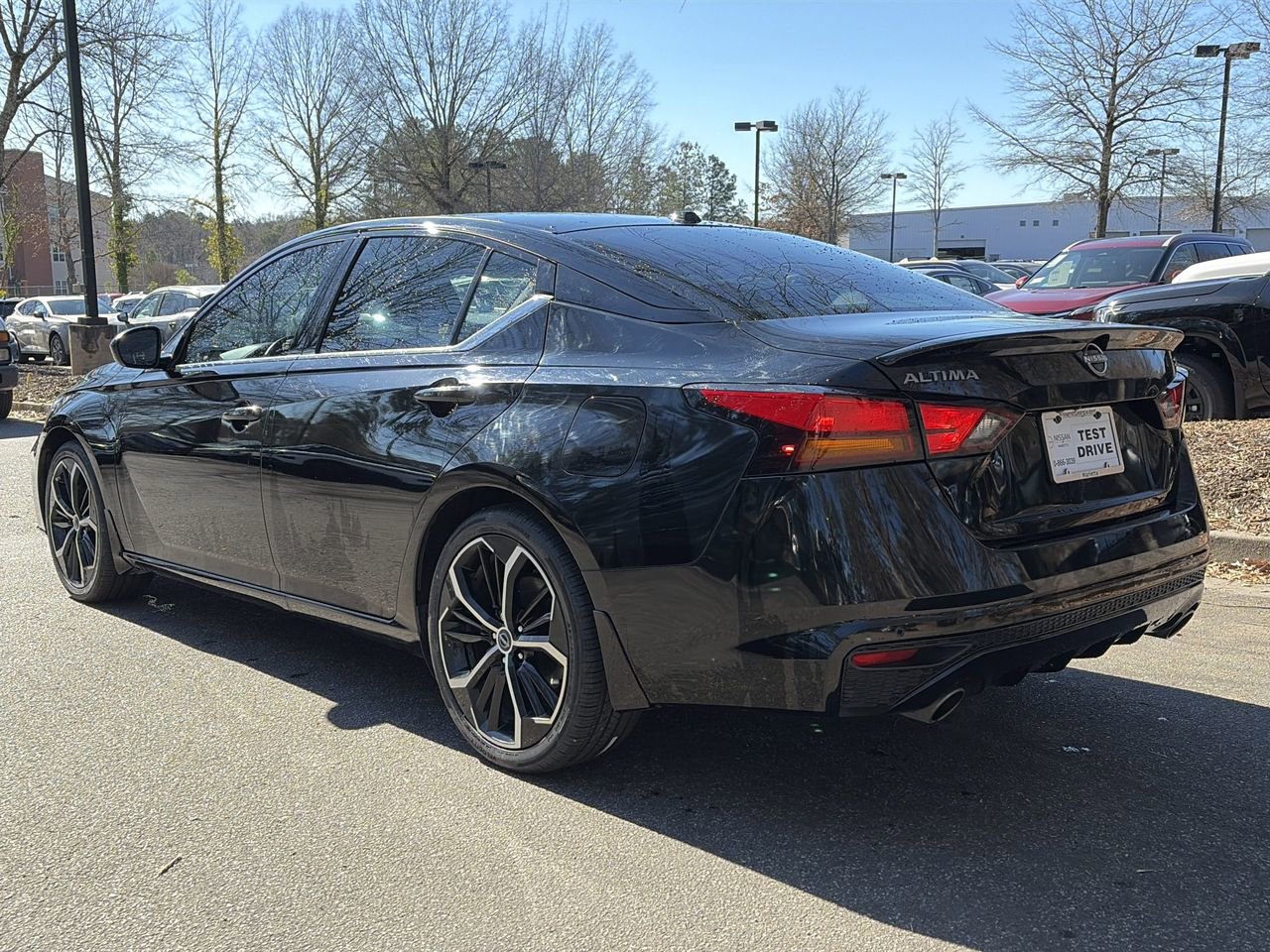 Used 2024 Nissan Altima 2.5 SR w/ SR Premium Package image 3