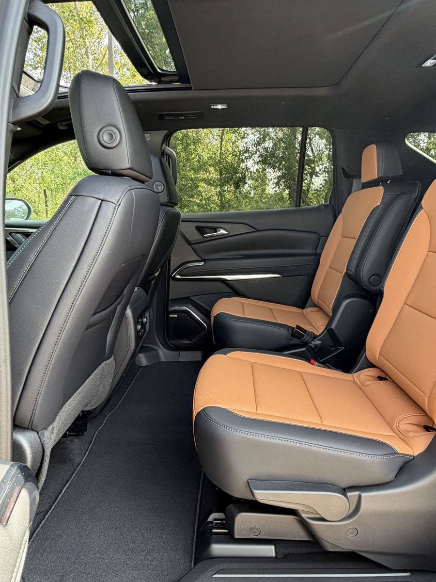 New 2027 Chevrolet Traverse Z71 w/ Enhanced Driving Package AWD/4WD image 10