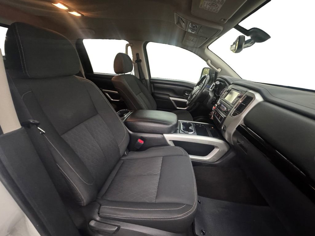 Used 2017 Nissan Titan SV image 15