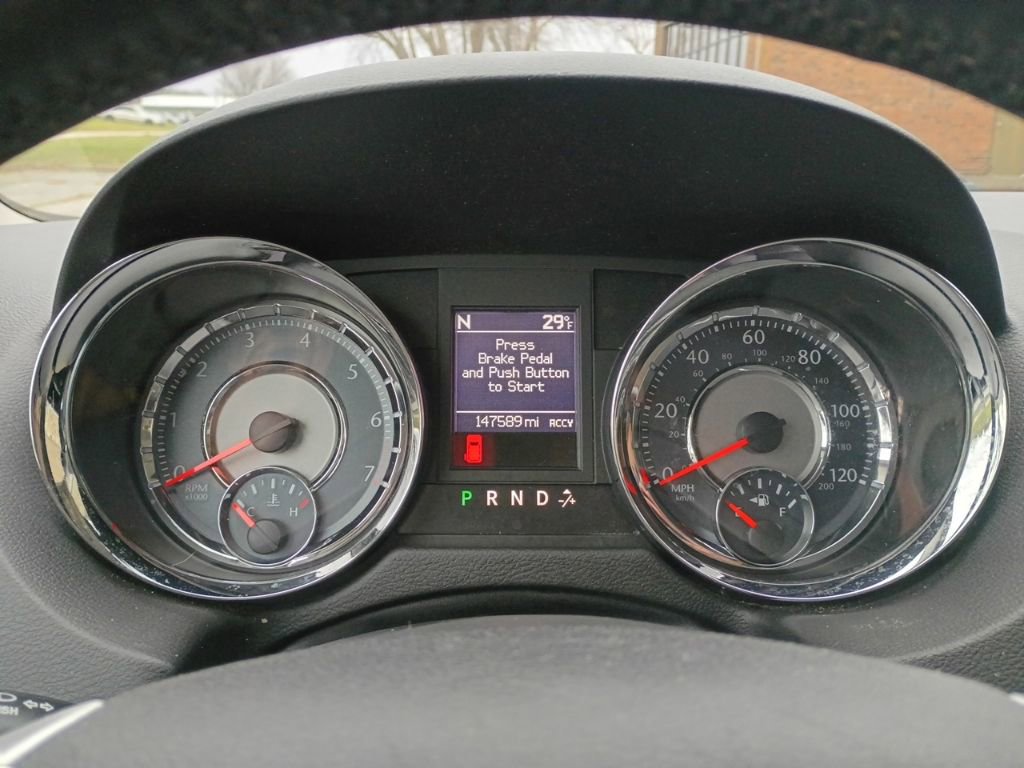 Used 2015 Chrysler Town & Country Touring w/ Driver Convenience Group image 24