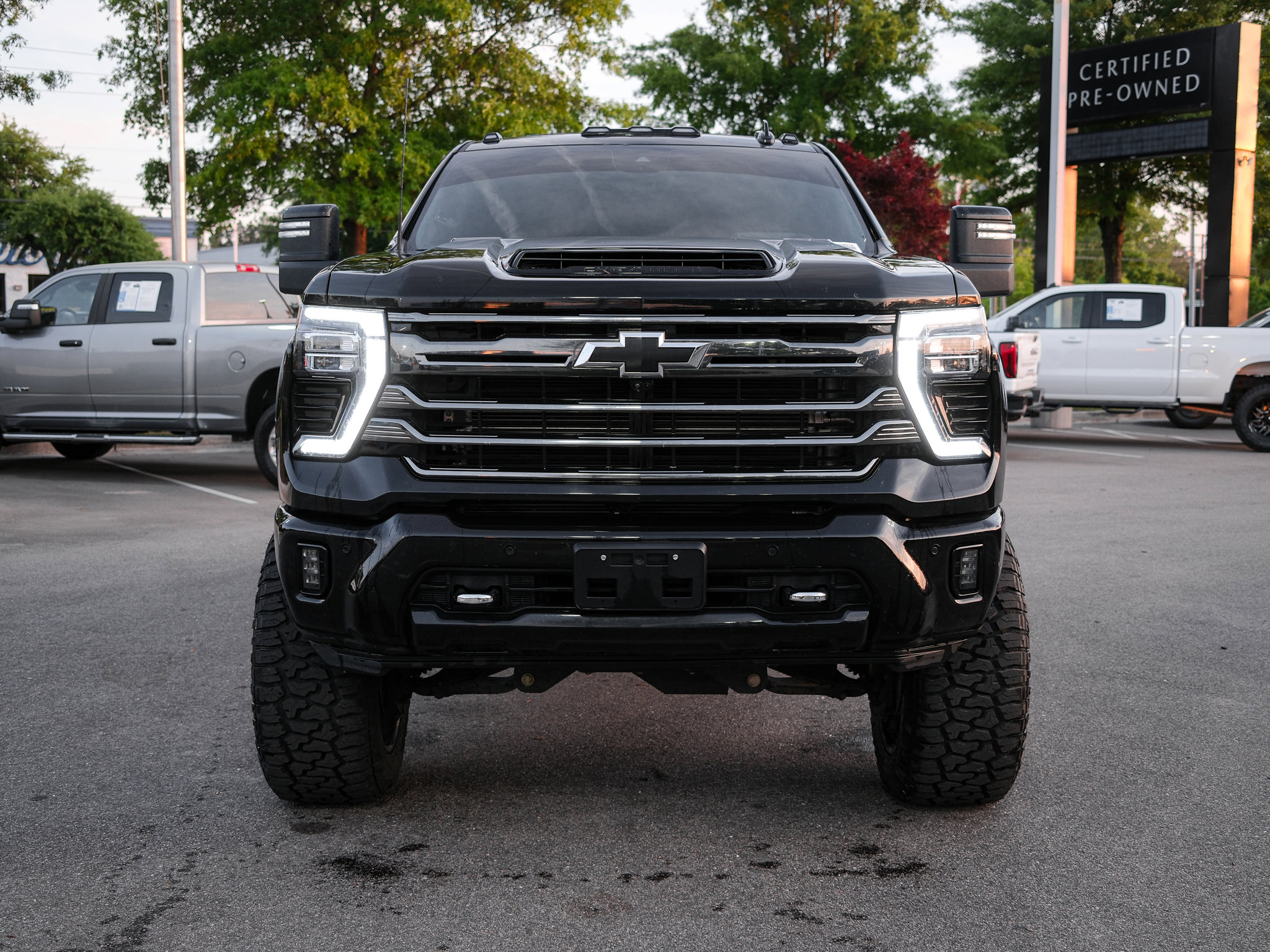 Used 2024 Chevrolet Silverado 3500 High Country w/ High Country Premium Package AWD/4WD image 7