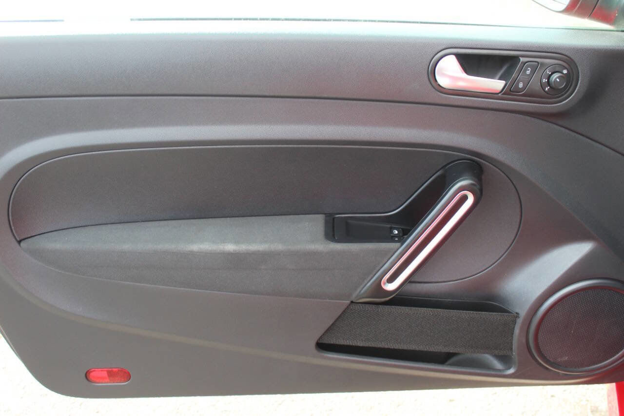 Used 2019 Volkswagen Beetle 2.0T S image 15