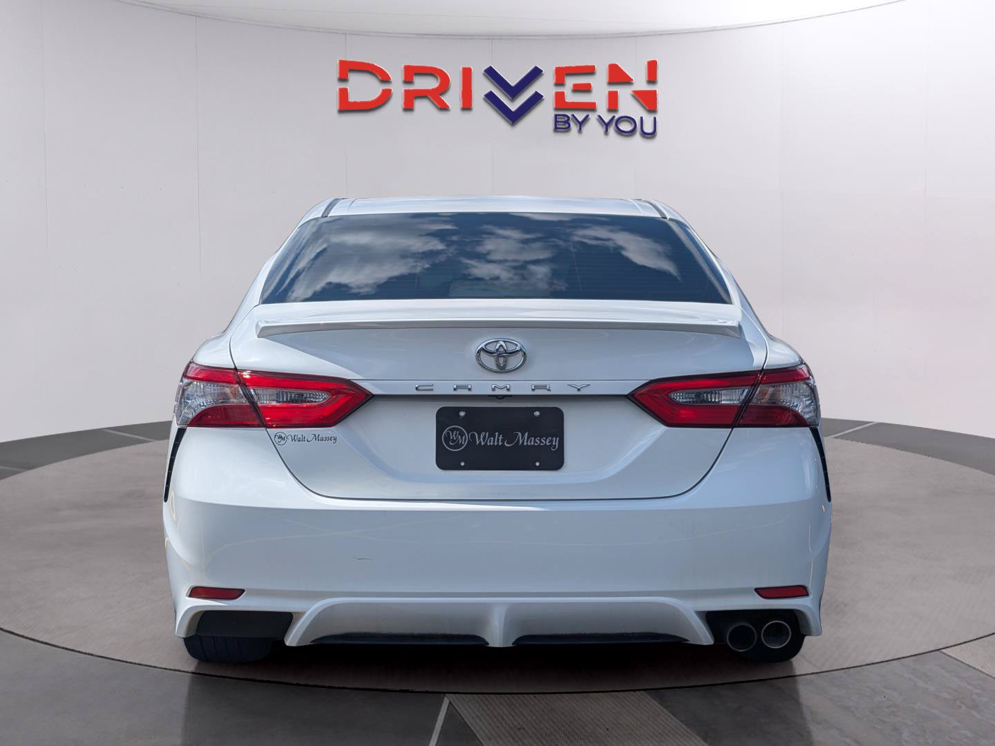 Used 2018 Toyota Camry SE w/ Convenience Package FWD image 4