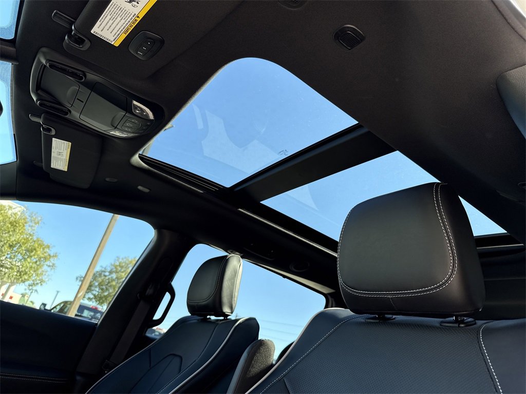 New 2026 Chrysler Pacifica Limited image 31