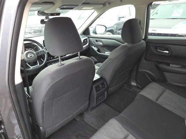 Used 2024 Nissan Rogue SV image 39