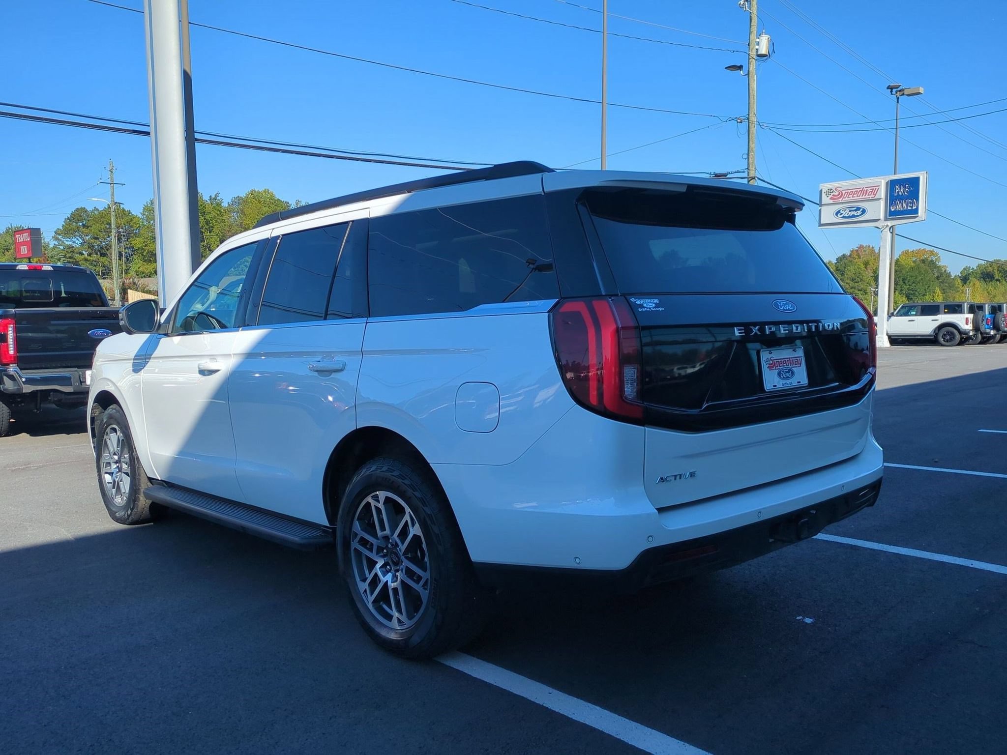 Certified 2025 Ford Expedition Active AWD/4WD image 9