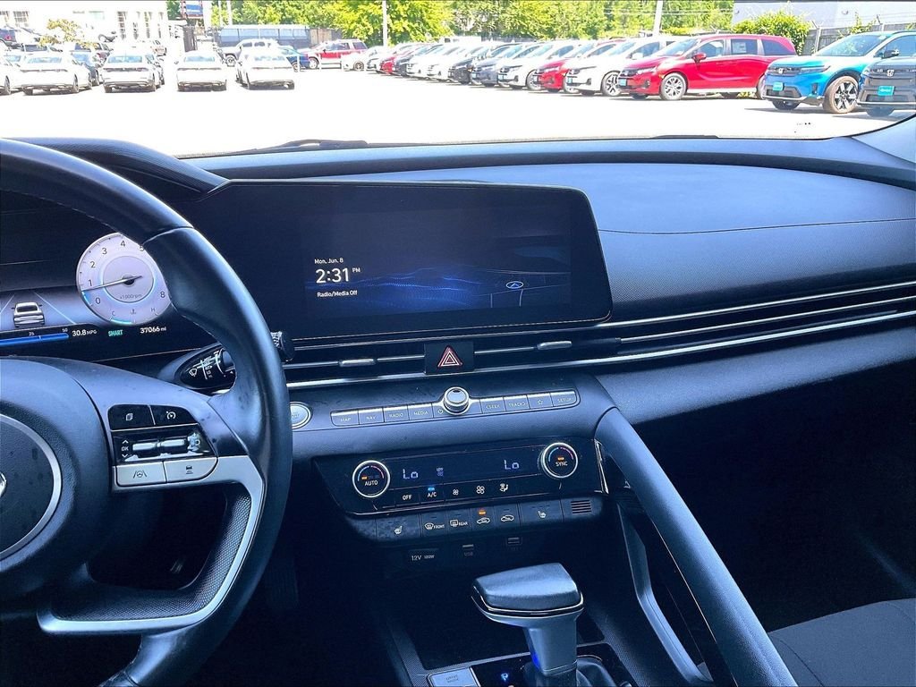 Used 2023 Hyundai Elantra SEL w/ Convenience Package FWD image 18