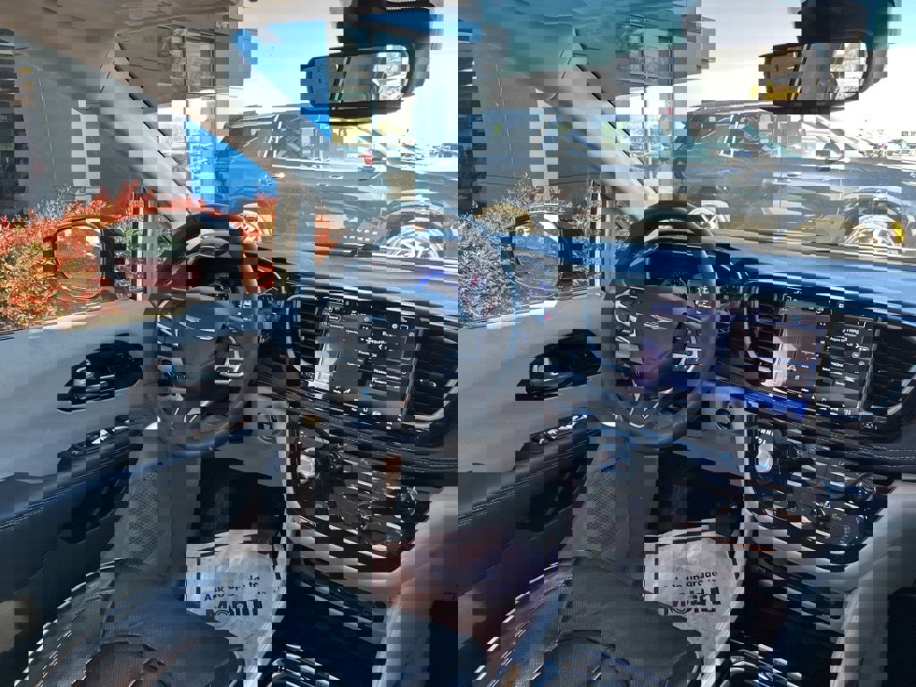 Used 2023 Chrysler Pacifica Limited w/ Uconnect Theater Family Group image 23