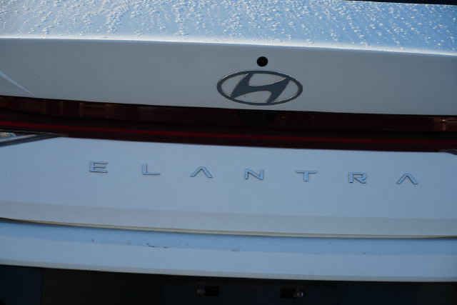 Used 2025 Hyundai Elantra SEL FWD image 17