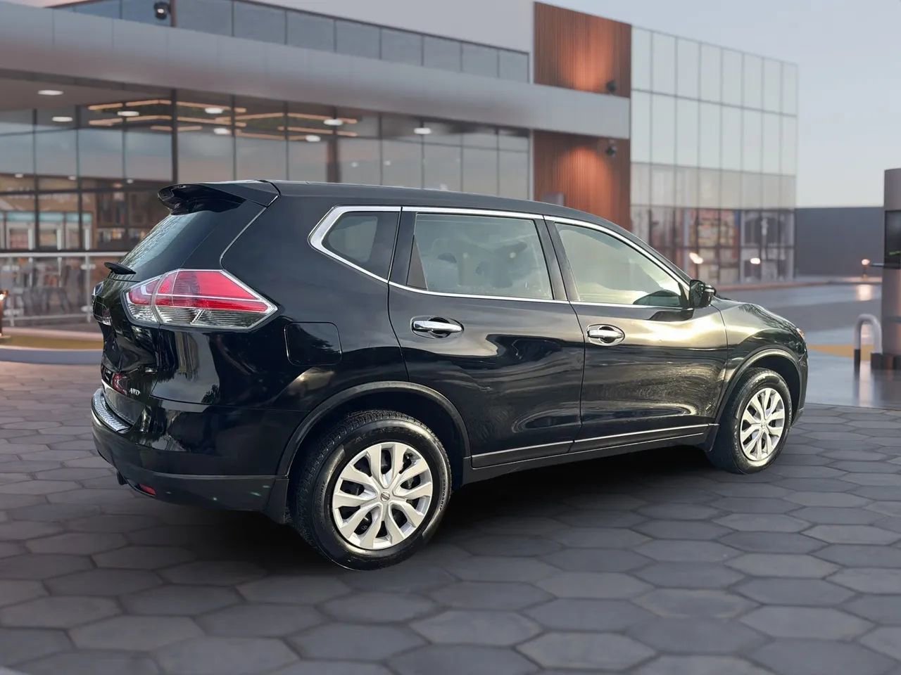Used 2015 Nissan Rogue S image 5