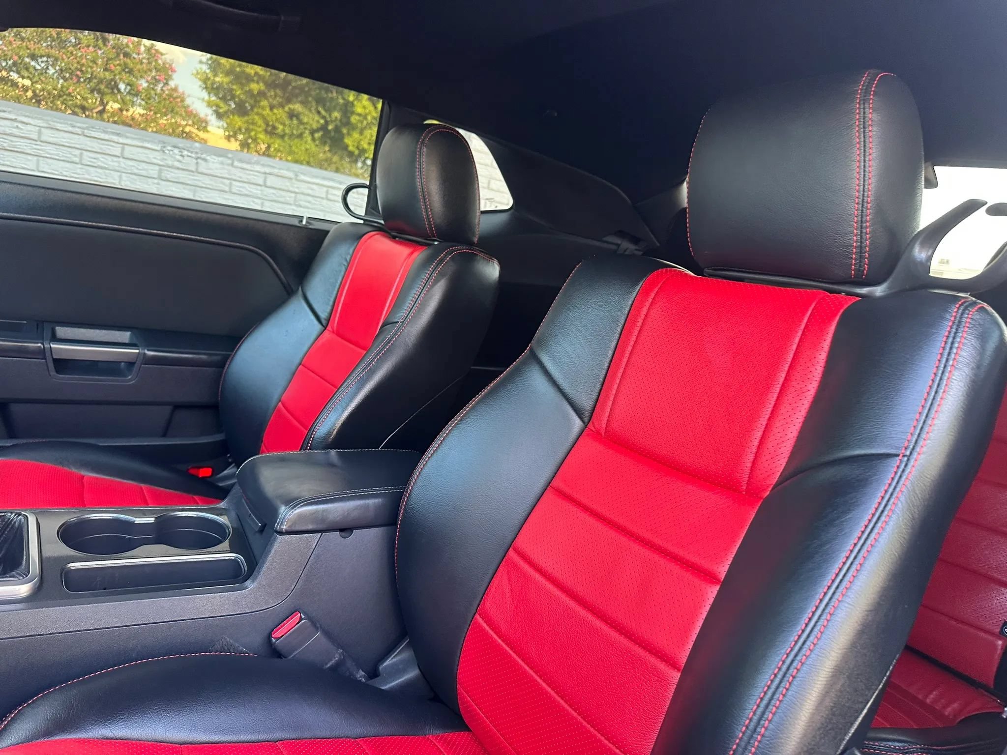 Used 2009 Dodge Challenger R/T RWD image 16