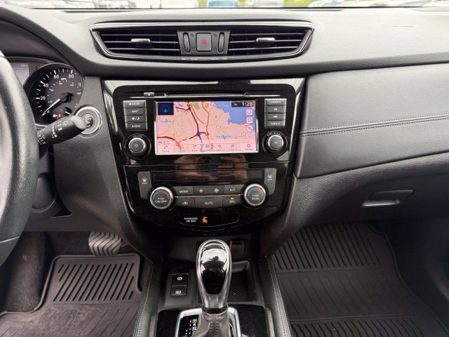 Used 2019 Nissan Rogue SL w/ Premium Package AWD/4WD image 16