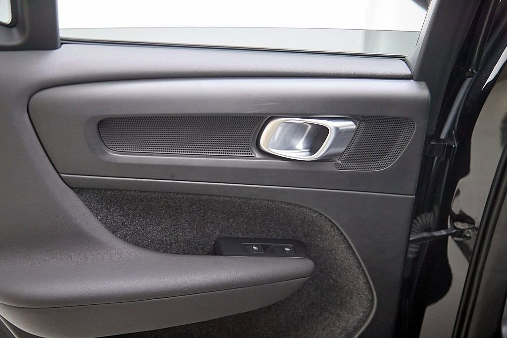 Certified 2023 Volvo XC40 Recharge Ultimate image 19