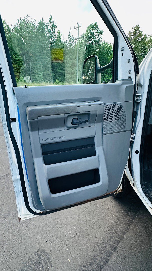 Used 2018 Ford E-350 and Econoline 350 Super Duty w/ Power Windows & Locks Group image 12
