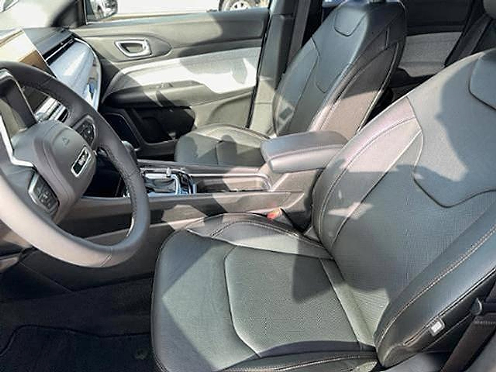 Used 2023 Jeep Compass Latitude image 19