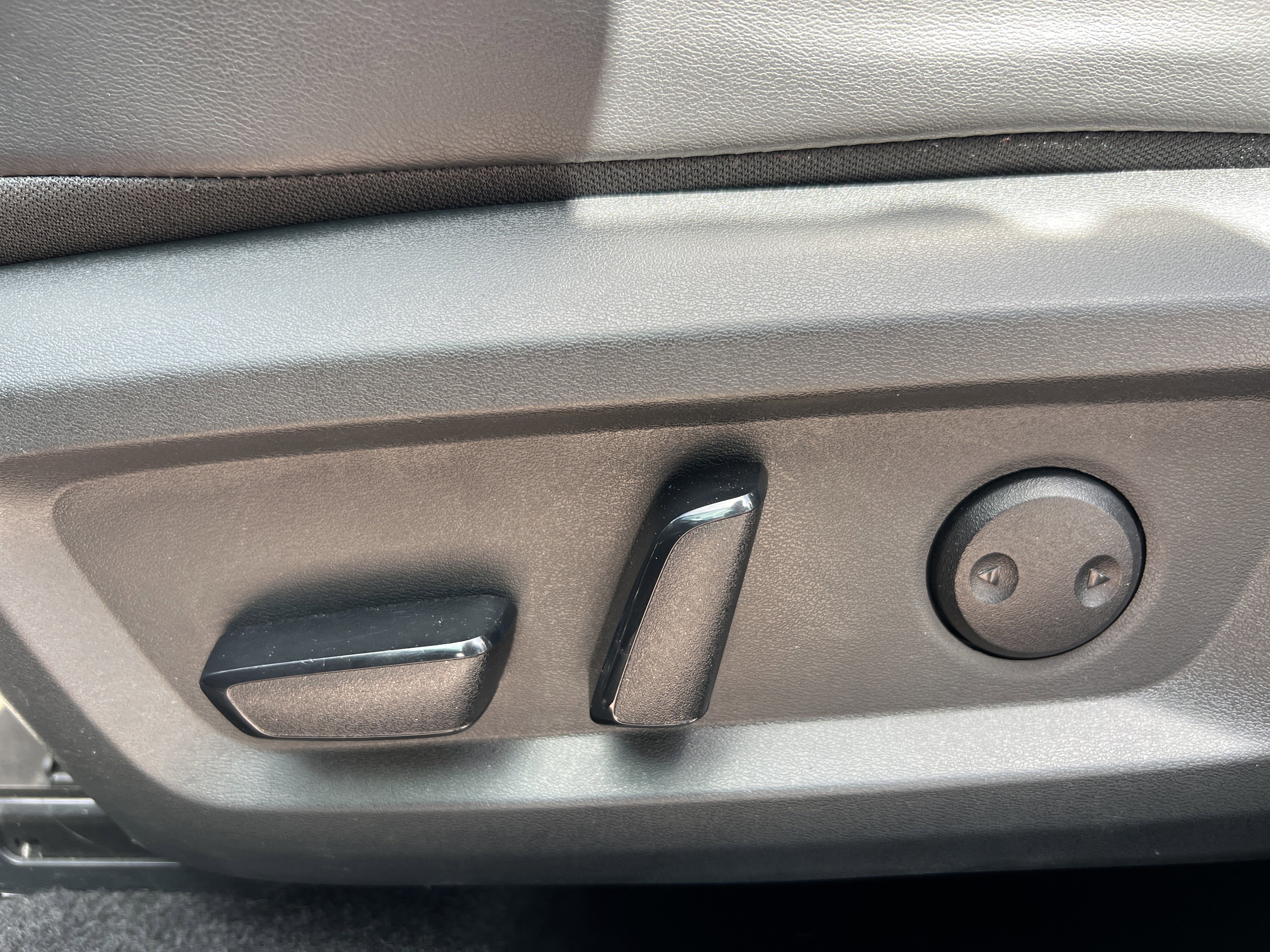 Used 2021 Nissan Rogue SV w/ Premium Package image 37