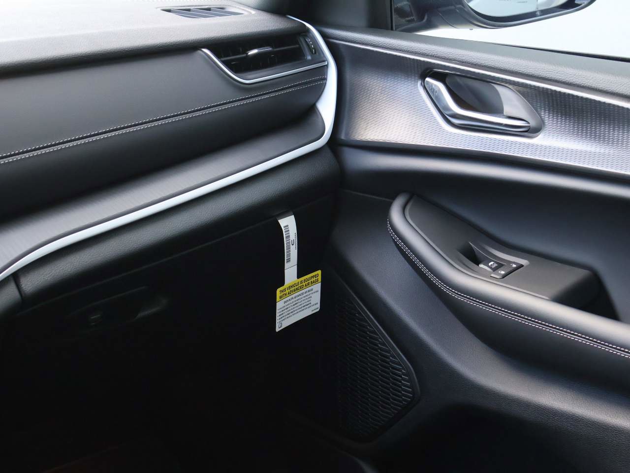 New 2025 Jeep Grand Cherokee L Laredo image 17