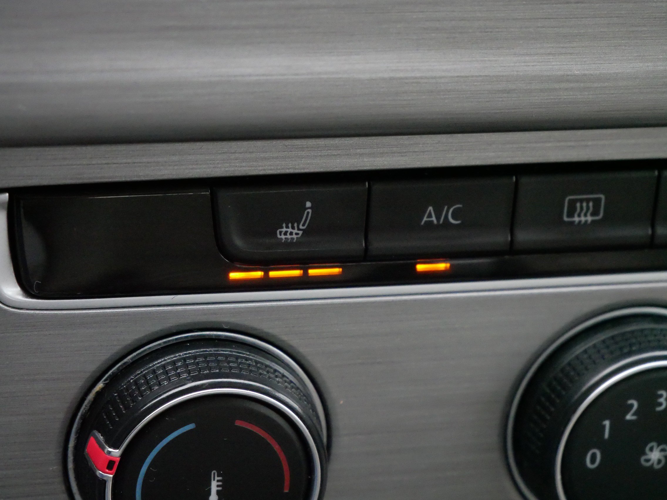 Used 2017 Volkswagen Golf Wolfsburg Edition image 29