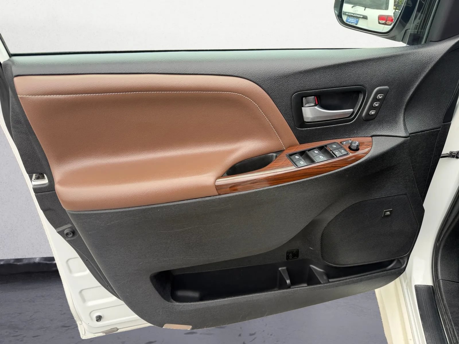 Used 2019 Toyota Sienna Limited Premium w/ Carpet Mat Package AWD/4WD image 14