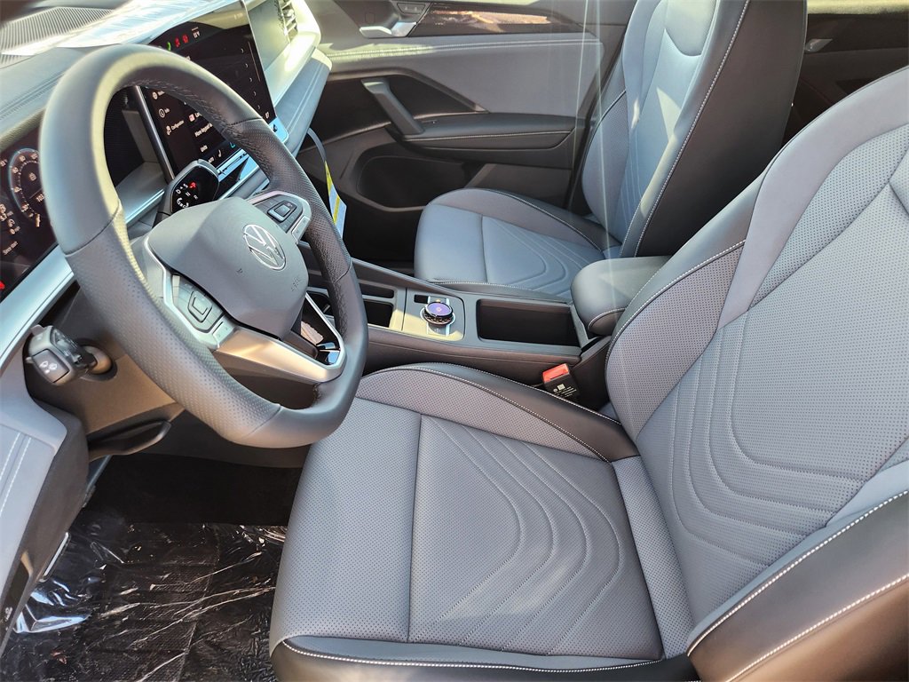 New 2026 Volkswagen Tiguan SE R-Line image 3