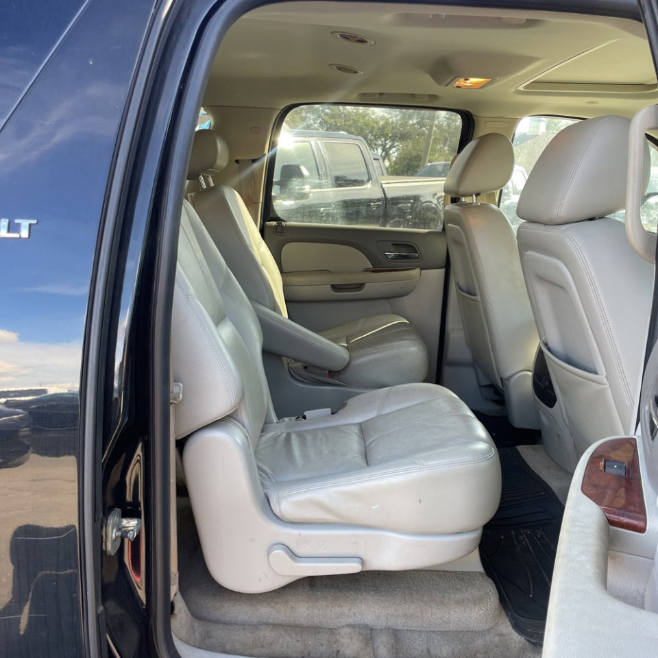 Used 2010 Chevrolet Suburban LT image 20